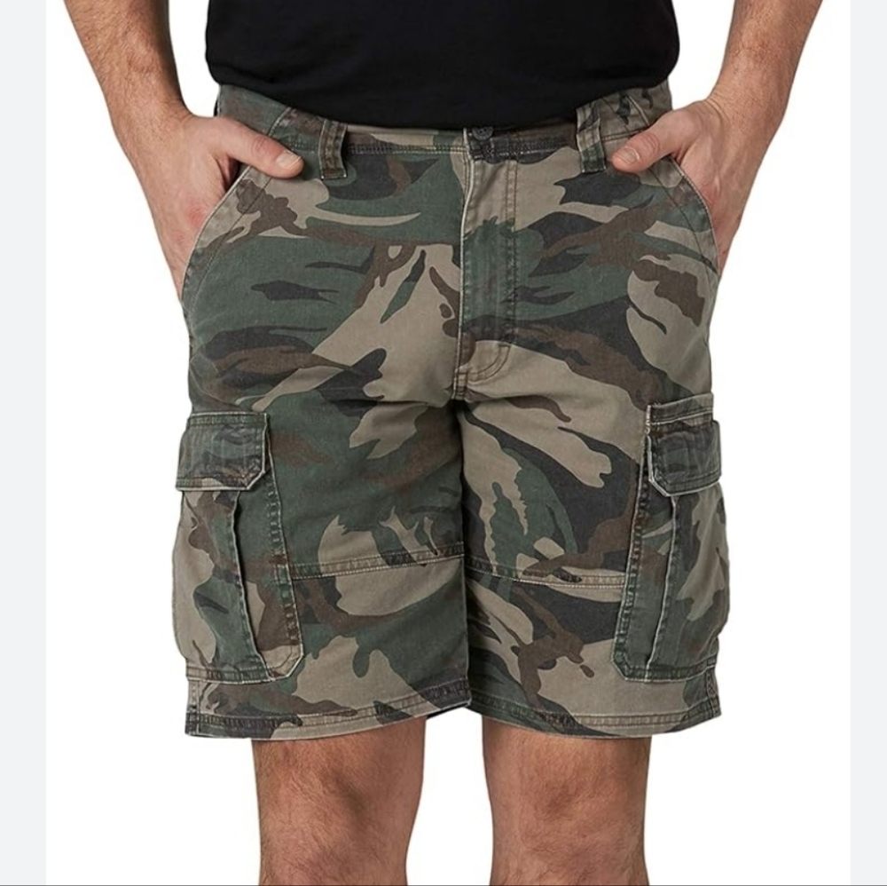 Wrangler Camo Cargo Shorts, sz‎ 42